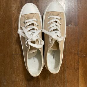 Platform low top tan sneakers